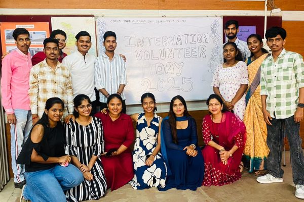 Volunteer Group Photo-1.jpg